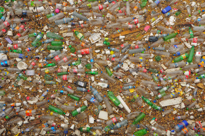 contaminacion botellas de plastico