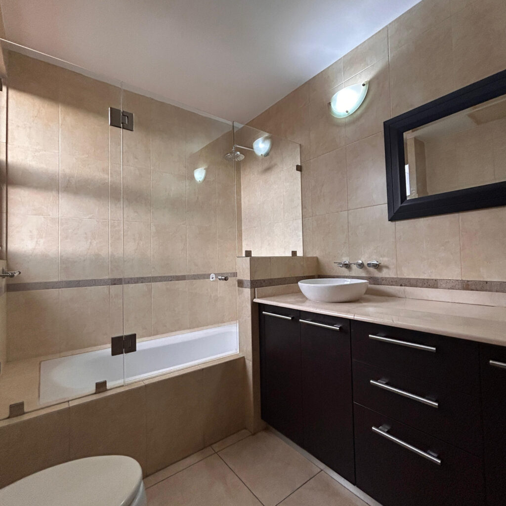 Apartamento En Alquiler/renta En Zona 10 - Foto 5 de 7
