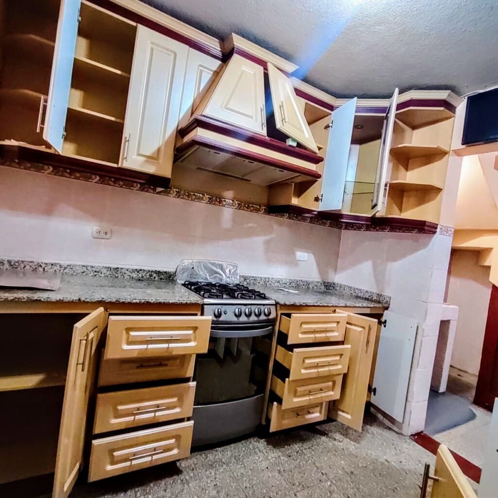 En Venta – Vendo Hermosa Casa De 3 Niveles - Foto 4 de 10