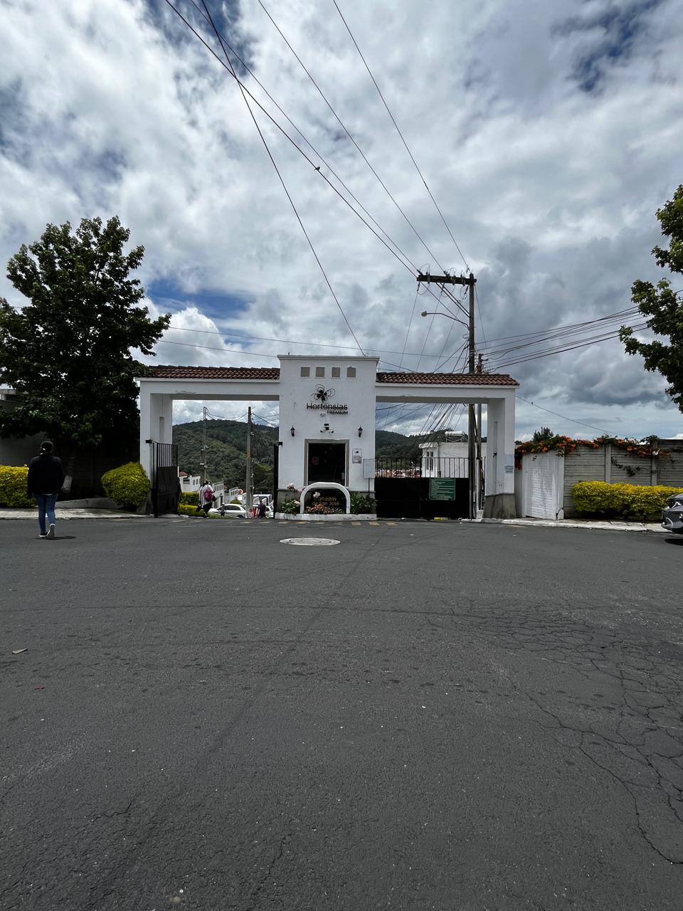 En Venta – Casa De Dos Niveles Hortensias Primium