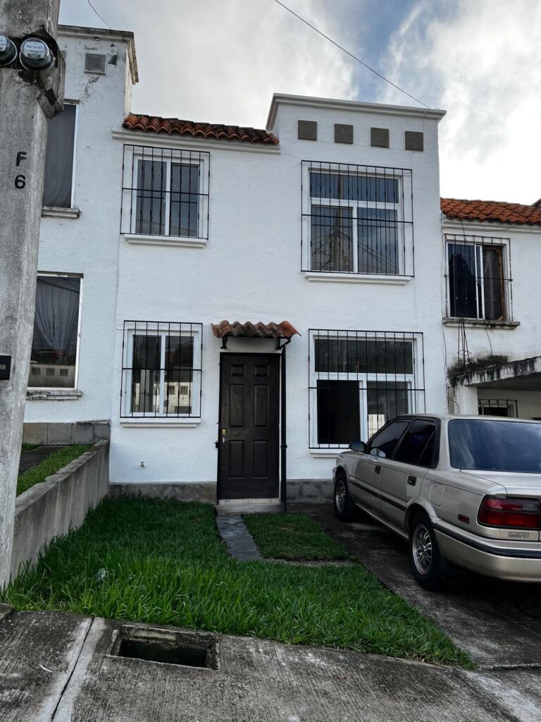 En Venta – Casa De Dos Niveles Hortensias Primium - Foto 2 de 3