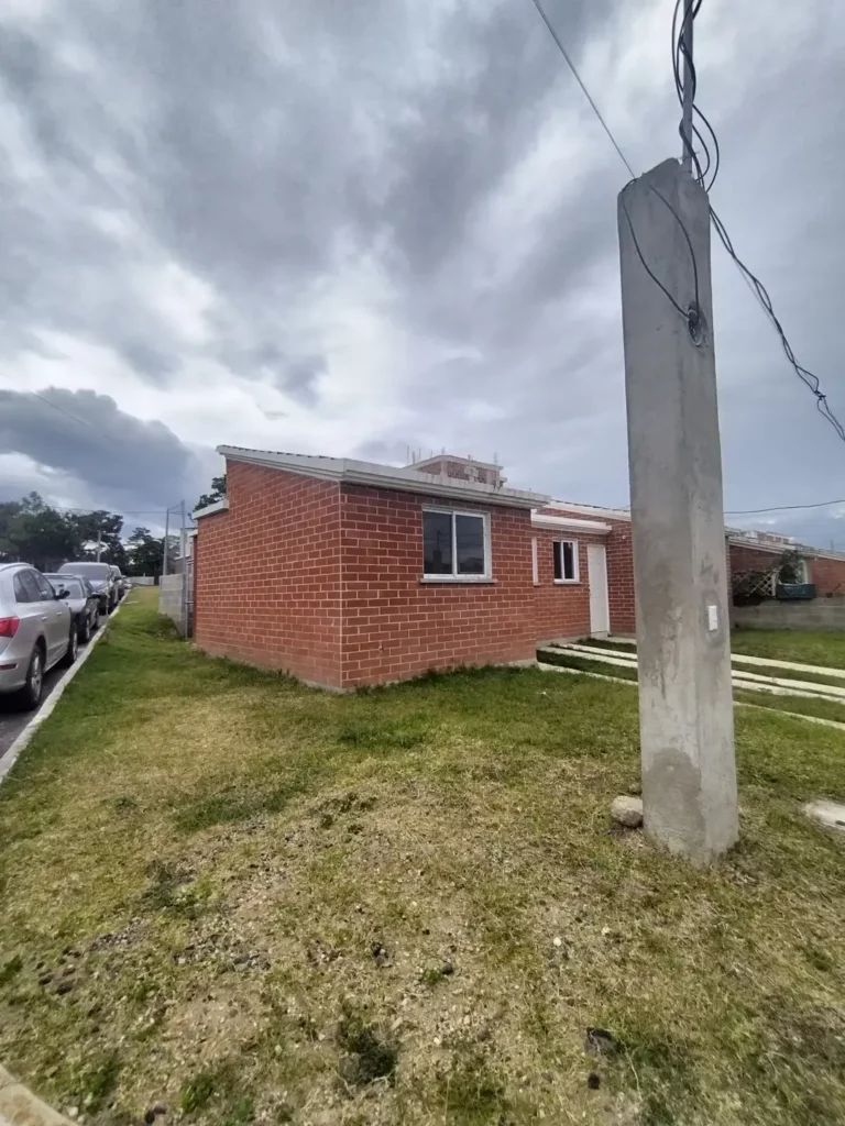 En Venta – Casa Pequeña 2 Habitaciones Terreno De 6x15mts - Foto 3 de 4