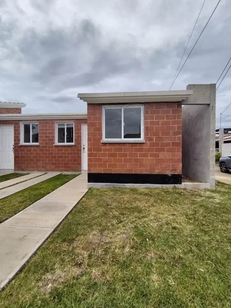 En Venta – Casa Pequeña 2 Habitaciones Terreno De 6x15mts - Foto 2 de 4
