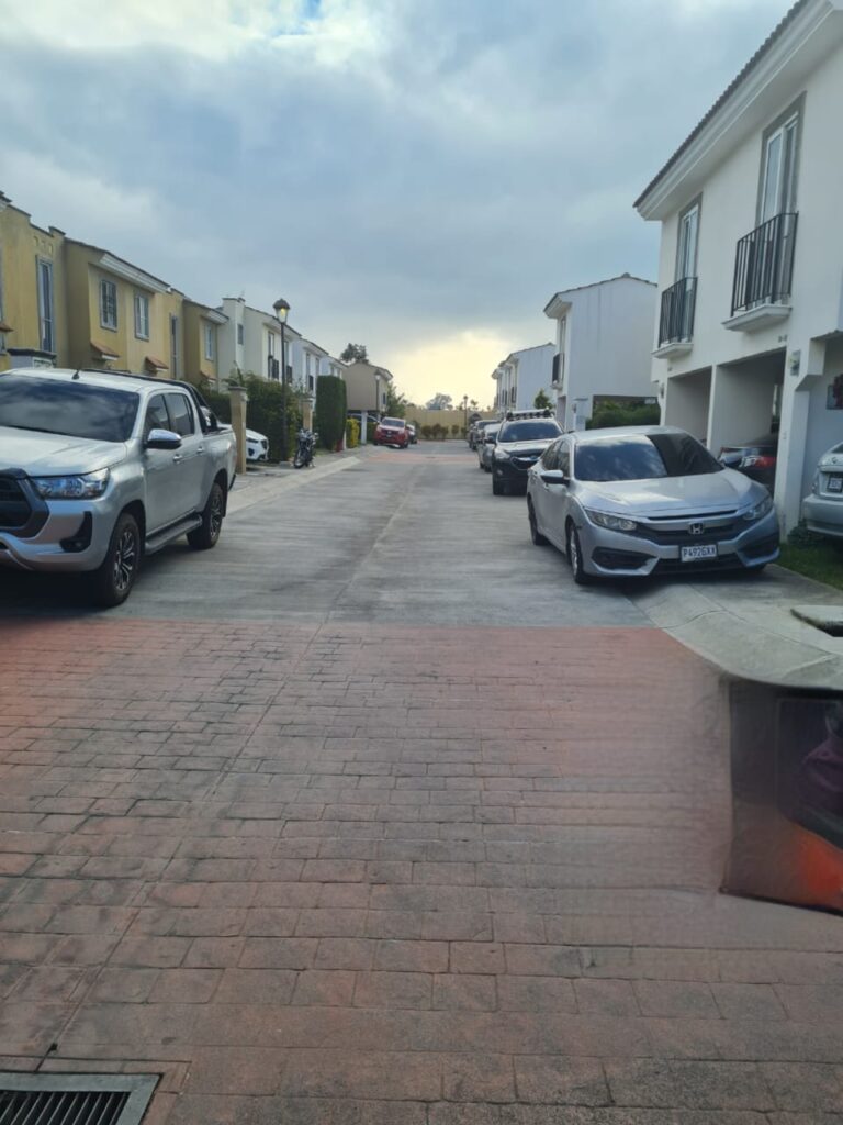 Casa En Venta, Alamedas De Santa Rita II, Villa Nueva - Foto 2 de 12
