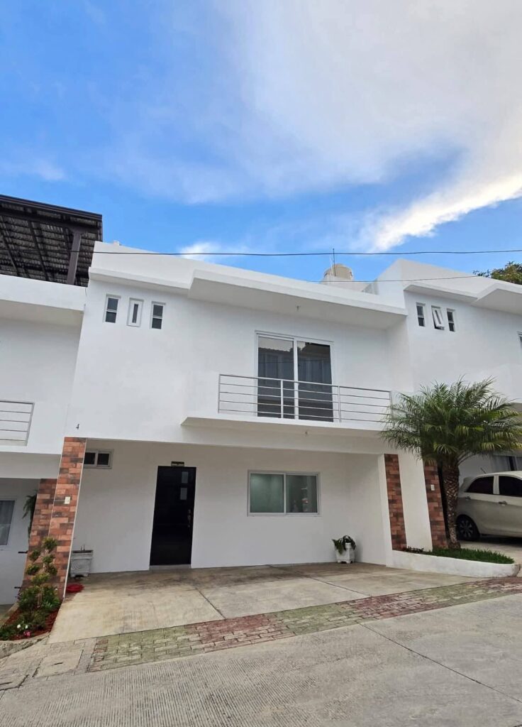 En Venta – Se Vende Linda Casa En San Cristóbal, Mixco - Vista principal de la propiedad