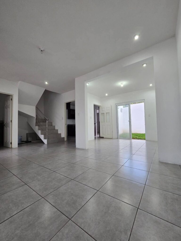 En Venta – Se Vende Linda Casa En San Cristóbal, Mixco - Foto 2 de 6