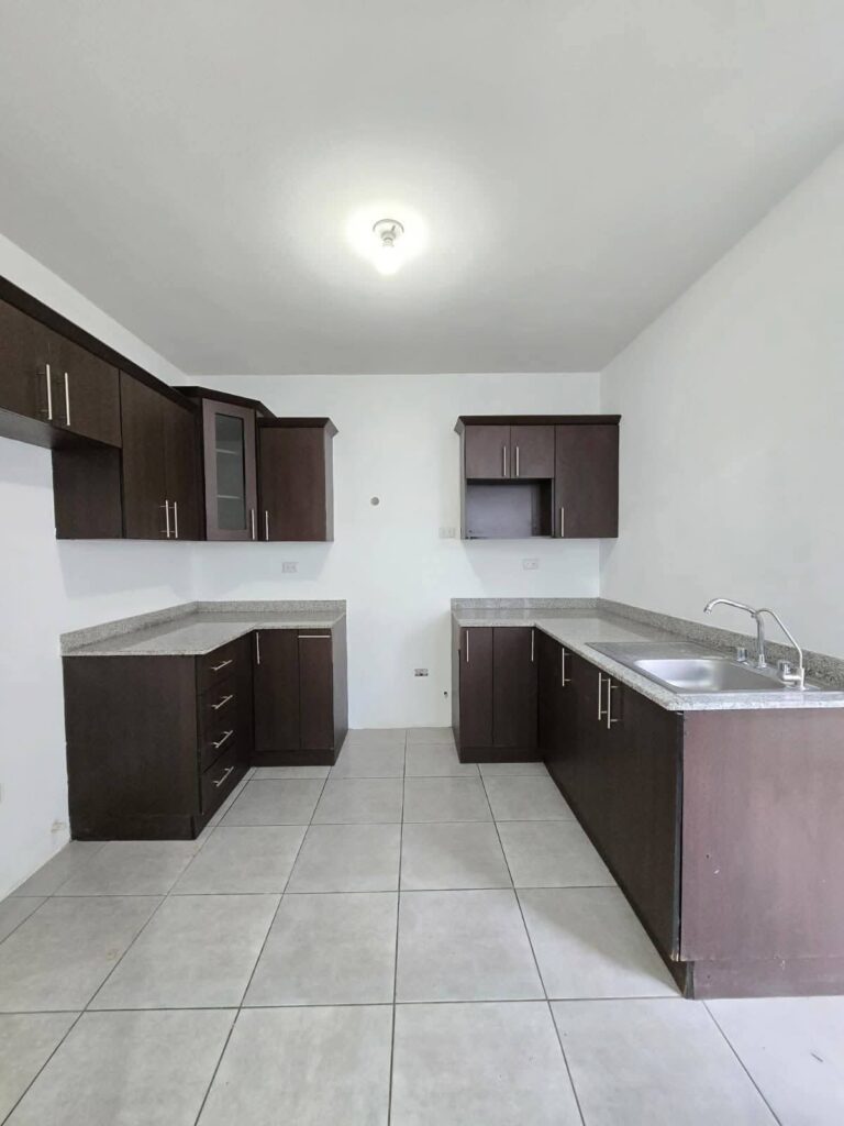 En Venta – Se Vende Linda Casa En San Cristóbal, Mixco - Foto 3 de 6