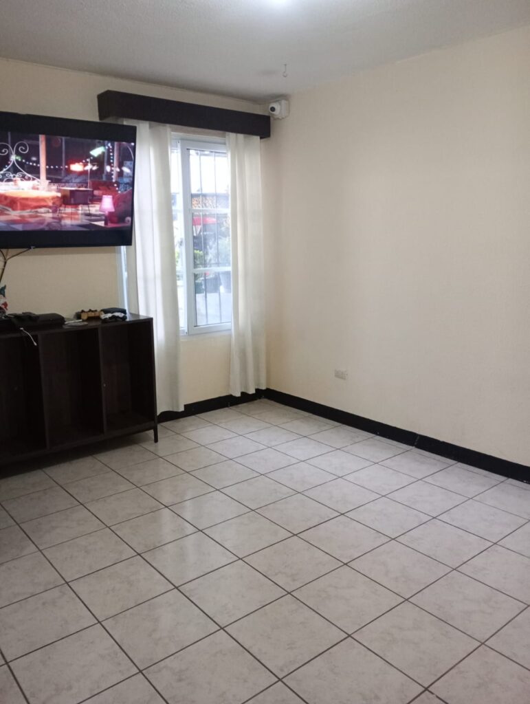 En Venta – Se Vende Linda Casa En Fuentes Del Valle 2 Zona 18 - Foto 5 de 10