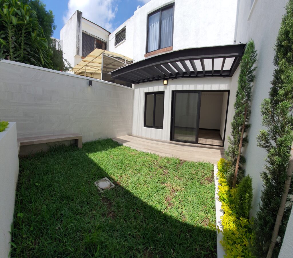 Casa En Renta En La Zona 15 Cerca De Multimedica - Foto 2 de 9