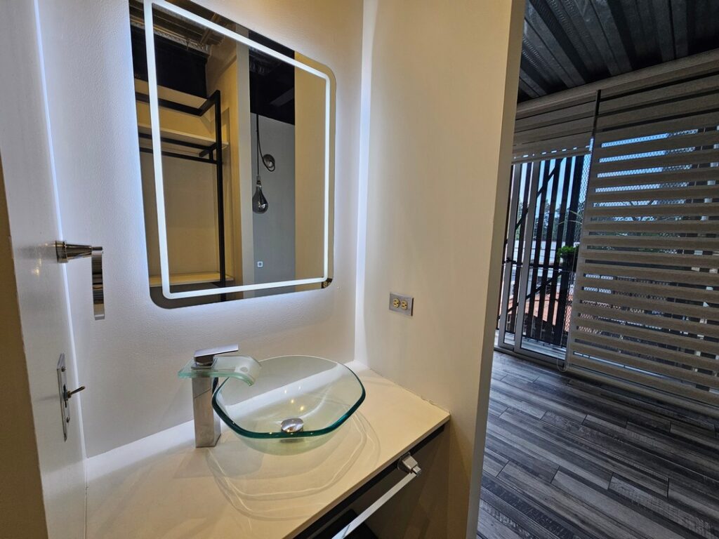 Apartamento En Alquiler En Zona 15 De 1 Dormitorio En $547 - Foto 3 de 7