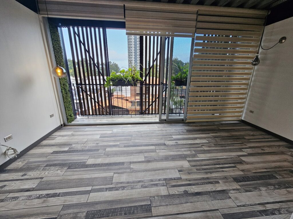 Apartamento En Alquiler En Zona 15 De 1 Dormitorio En $547 - Foto 4 de 7