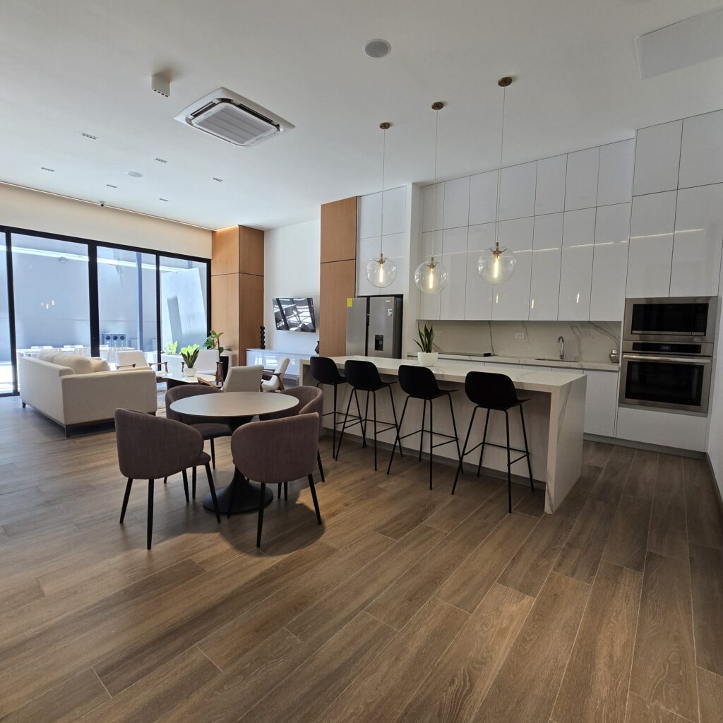 Apartamento En Alquiler Parque 14 Nivel Alto - Foto 5 de 11