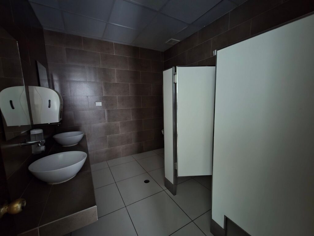 Código 2395 – Oficina En Alquiler De 2,000 M² En Zona 10 - Foto 5 de 13