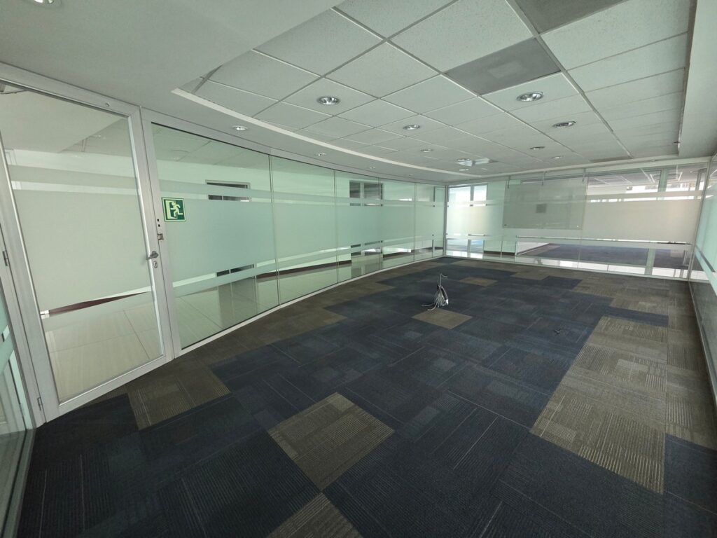 Código 2396 – Oficina En Alquiler De 535 M² En Zona 10 - Foto 2 de 14
