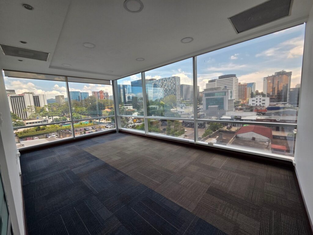 Código 2396 – Oficina En Alquiler De 535 M² En Zona 10 - Foto 5 de 14