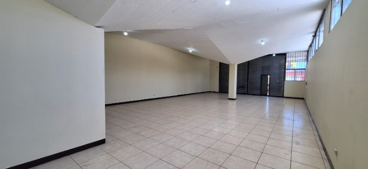 En Alquiler – Local Comercial En 2do. Nivel En Zona 9 - Foto 3 de 3