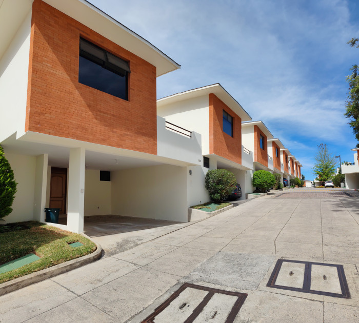 Hermosa Casa En Venta En Bosque Escondido Fraijanes
