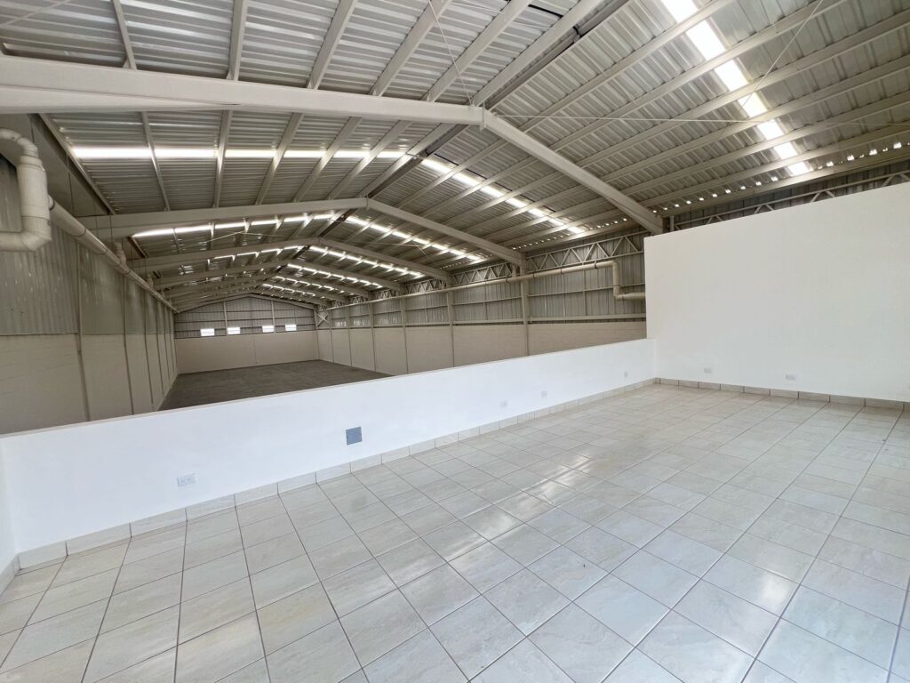 En Alquiler – Ubicada En El Exclusivo Logistica Santa Elena - Foto 4 de 6