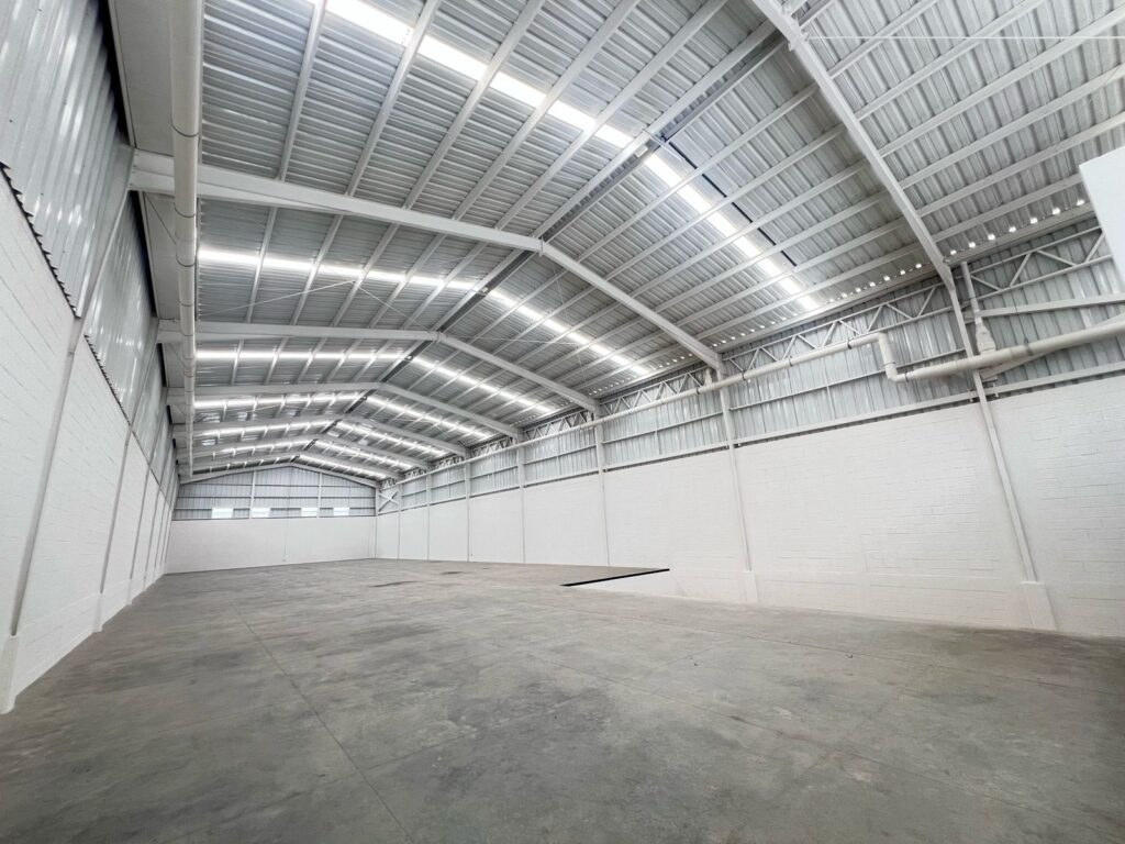 En Alquiler – Ubicada En El Exclusivo Logistica Santa Elena - Foto 5 de 6