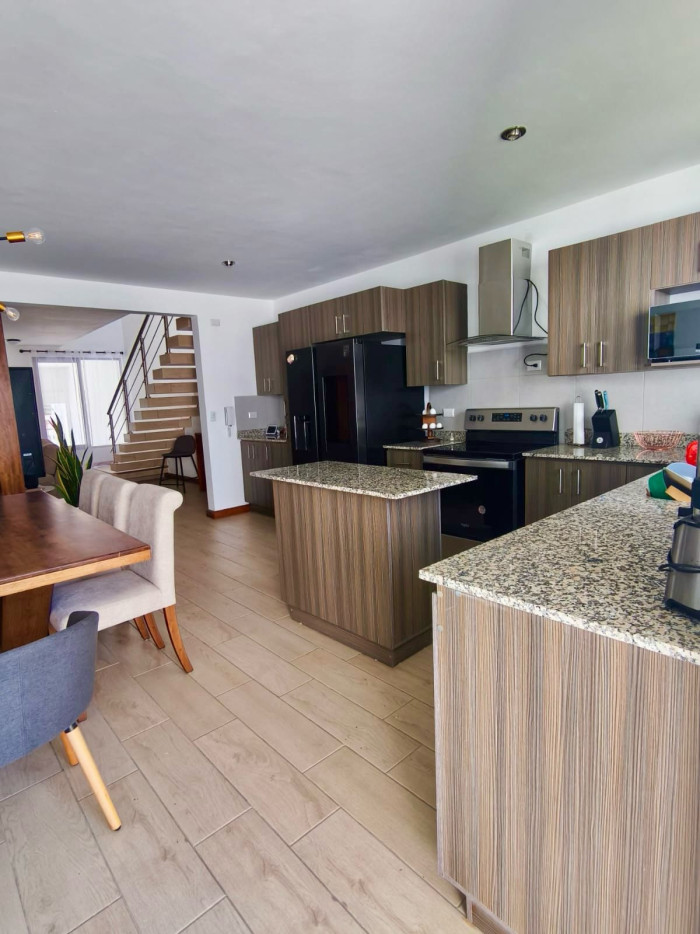 Casa En Venta En Condominio Puerta De Hierro, Zona 16 - Foto 3 de 8
