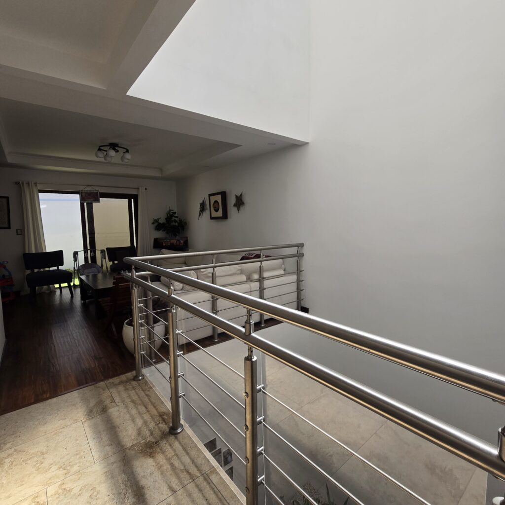 Hermosa Casa En Renta En Kanajuyú Zona 16 - Foto 4 de 10