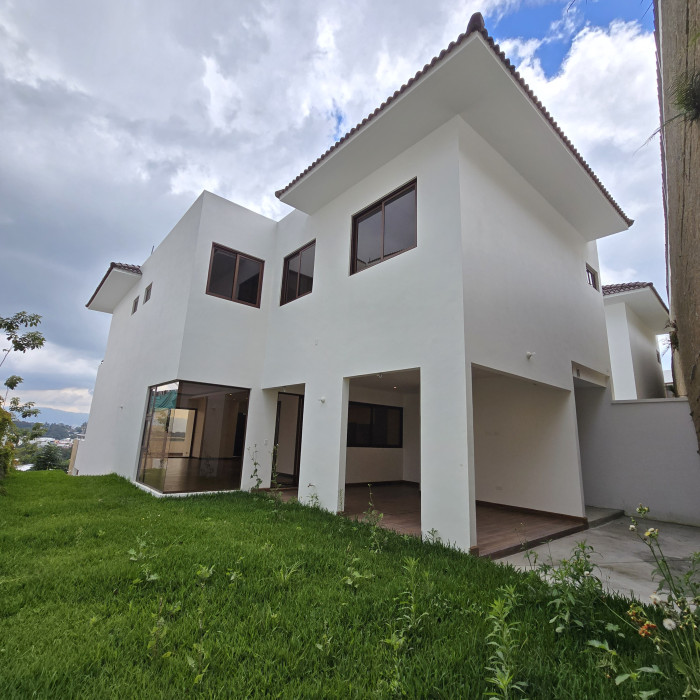 Casa Nueva En Alquiler En Lomas De San Isidro