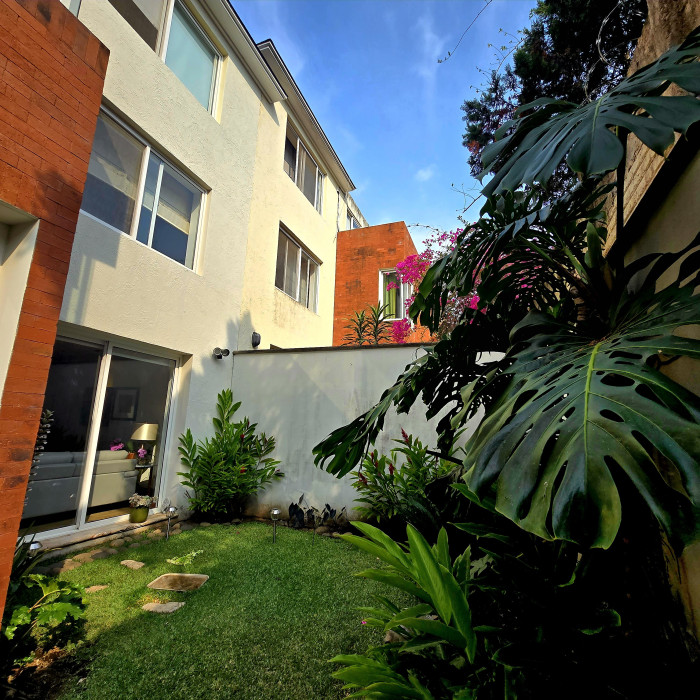 Hermosa Casa En Renta De 3 Niveles En Zona 16 La Montaña