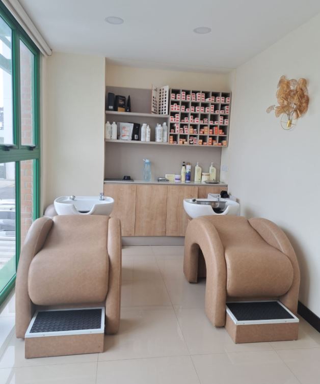 En Venta – Centro De Belleza Y Spa En Plaza Comercial De Carretera A El Salvador - Foto 2 de 6