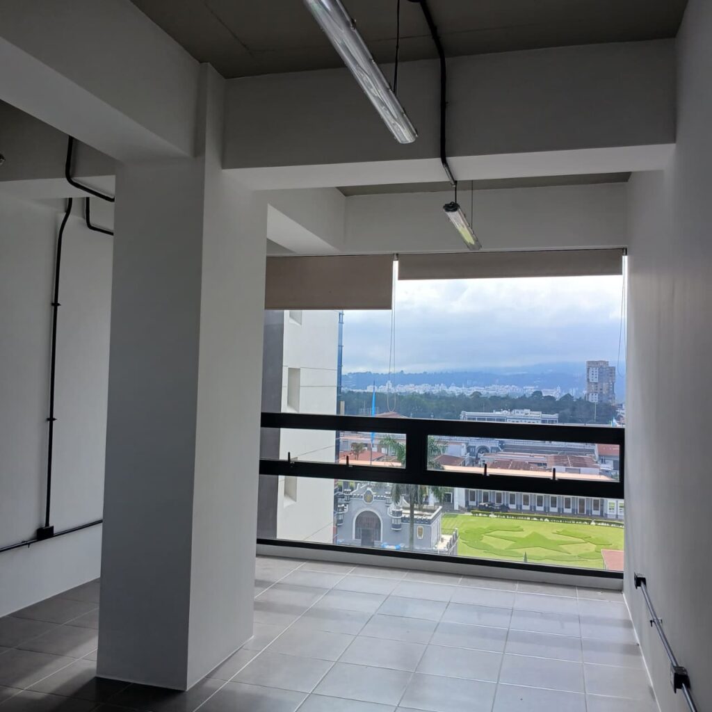 En Alquiler – Oficina En Edificio De Zona 9 - Foto 3 de 3