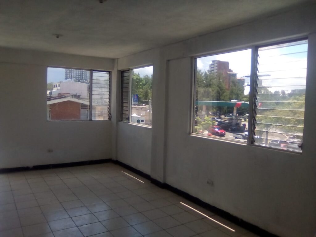 En Alquiler – Local Comercial Disponible - Foto 2 de 3