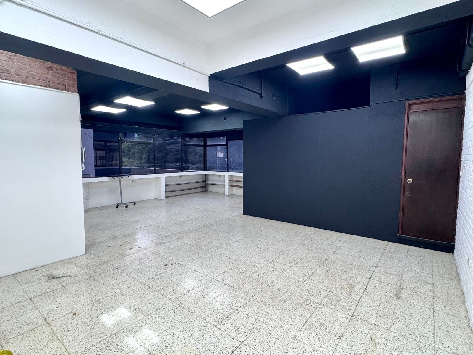 En Alquiler – Espacio Para Oficina o Negocio En 12 Calle Zona 10 Edificio Reforma Montufar