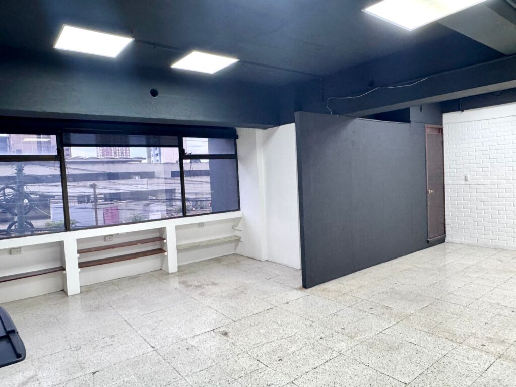 En Alquiler – Espacio Para Oficina o Negocio En 12 Calle Zona 10 Edificio Reforma Montufar - Foto 2 de 9