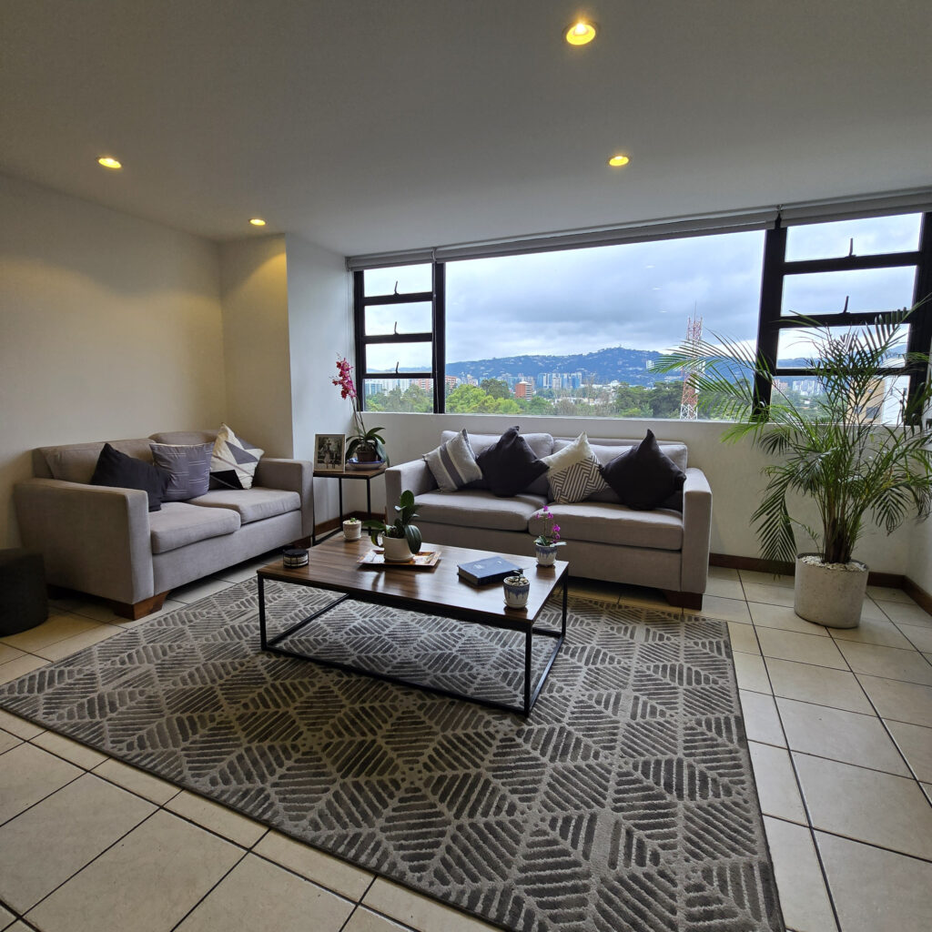 En Venta – Tu Nuevo Apartamento Amueblado En Zona 14 Te Está Esperando. - Vista principal de la propiedad