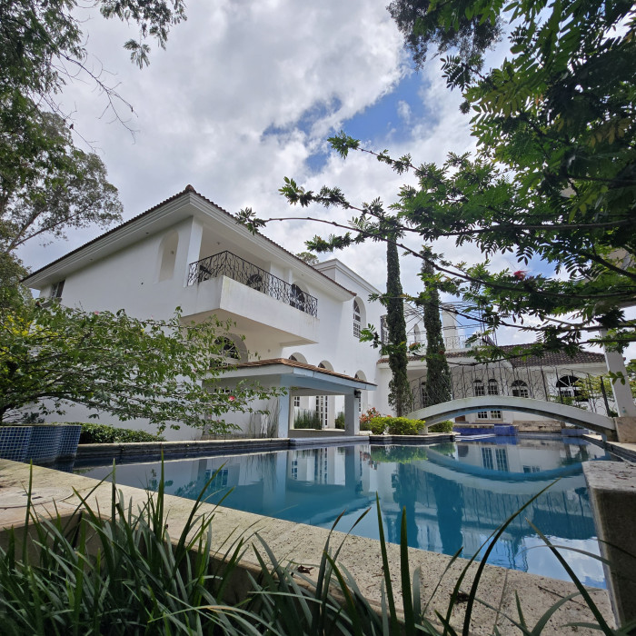 Casa En Venta En Foresta De Cayala Zona 16 - Foto 2 de 15