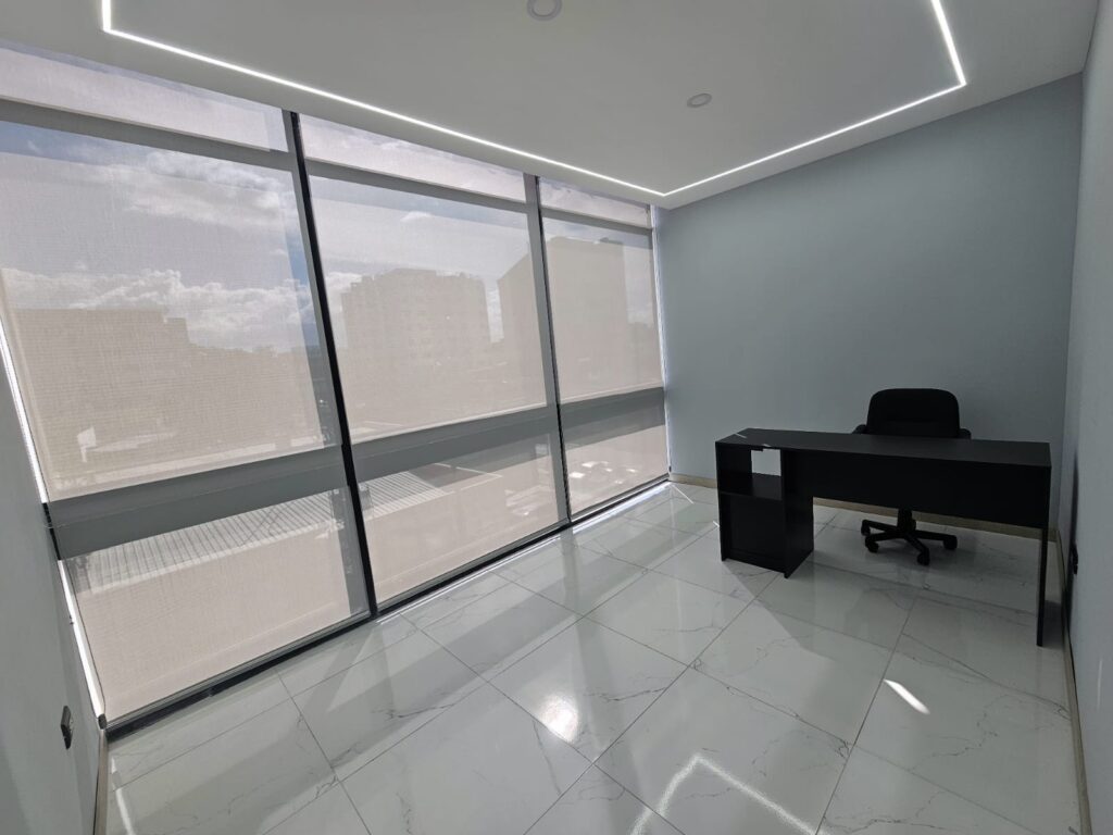 Clínica U Oficina En Alquiler En Edificio Renovati Zona 10 - Foto 2 de 6
