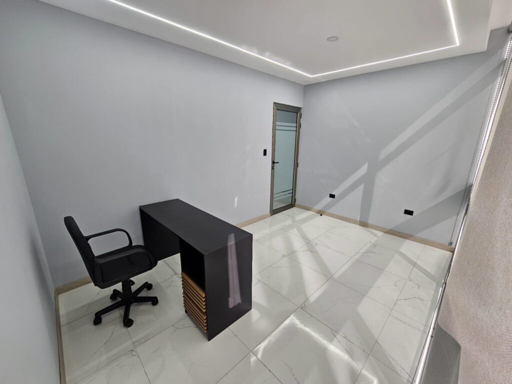 Clínica U Oficina En Alquiler En Edificio Renovati Zona 10 - Foto 3 de 6