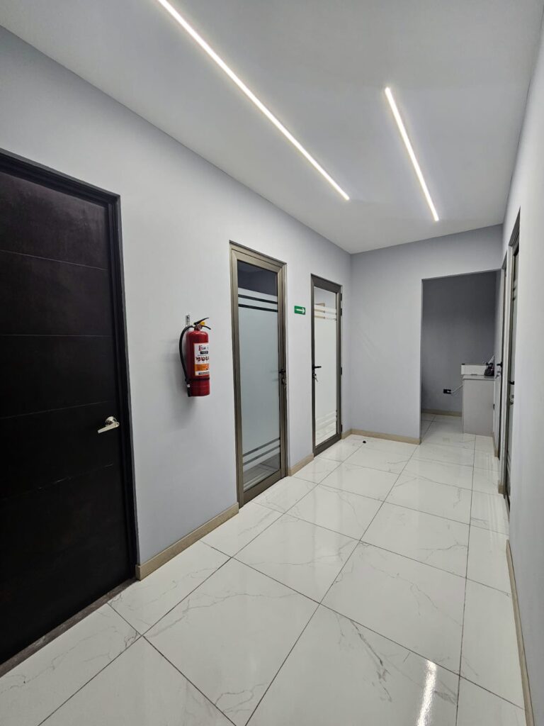 Clínica U Oficina En Alquiler En Edificio Renovati Zona 10 - Foto 4 de 6