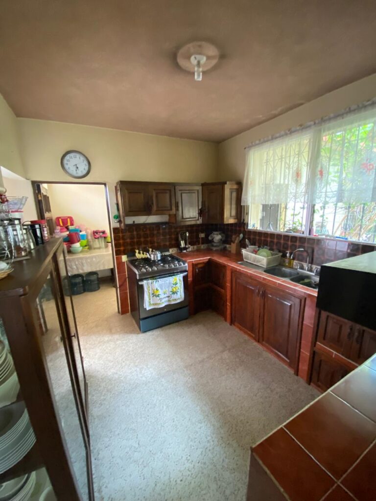 En Venta – Casa Bien Ubicada En Las Charcas - Foto 3 de 5