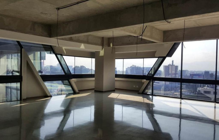 Espacio Amplio En Alquiler En Edificio De Zona 10 - Foto 2 de 3