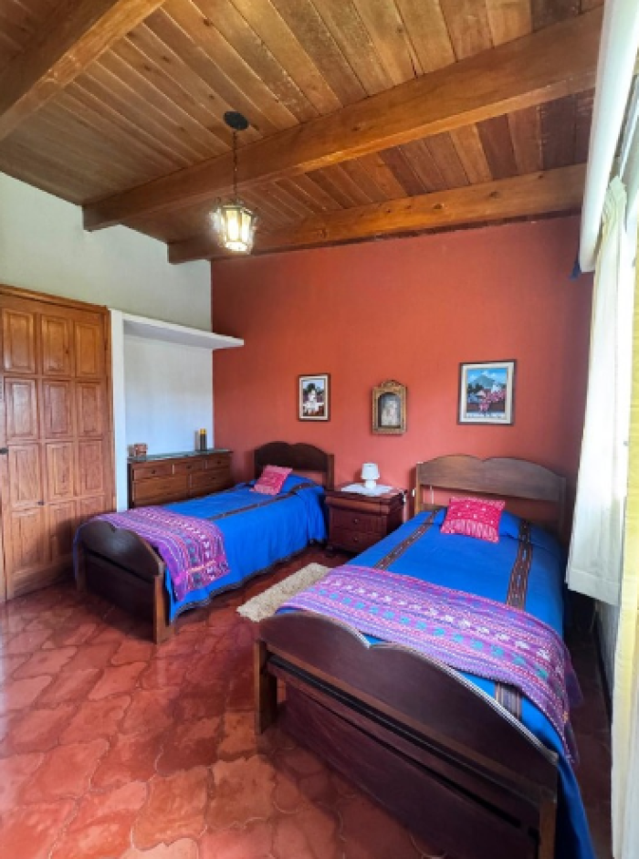 Hermosa Casa Amueblada En Renta En San Pedro Las Huertas - Foto 4 de 5