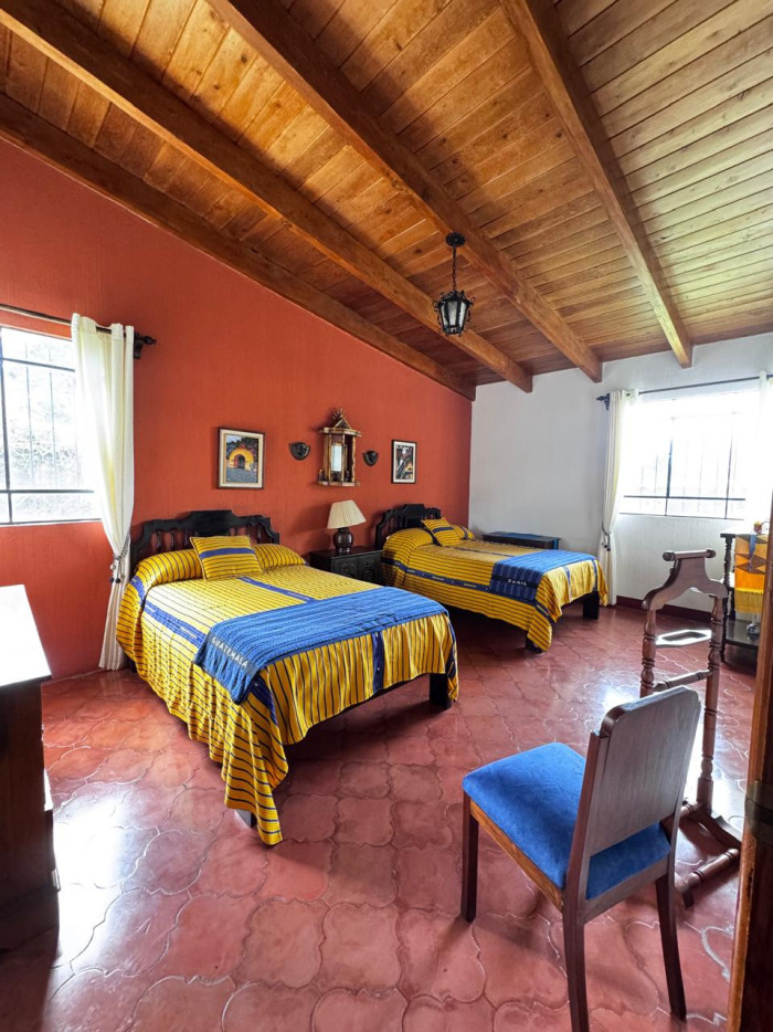 Hermosa Casa Amueblada En Renta En San Pedro Las Huertas - Foto 2 de 5