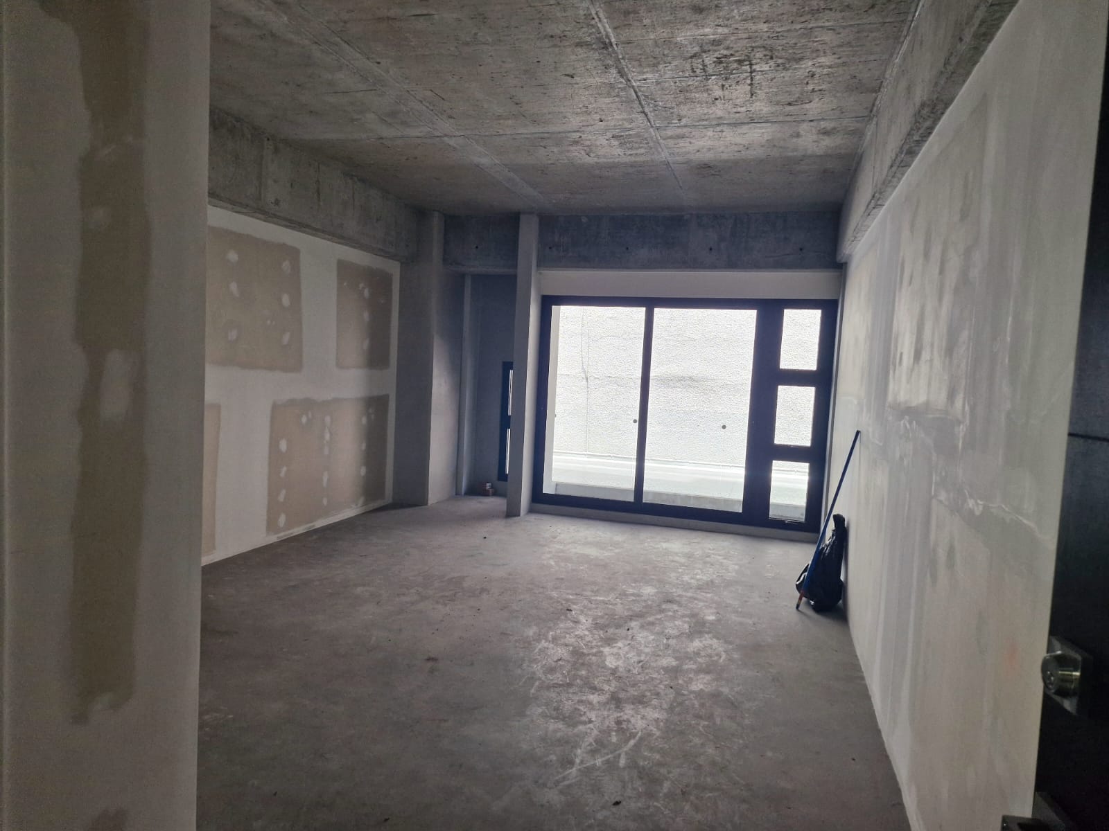 Local Nuevo En Renta Zona 9 50 Mts2 $720.00 Más Iva