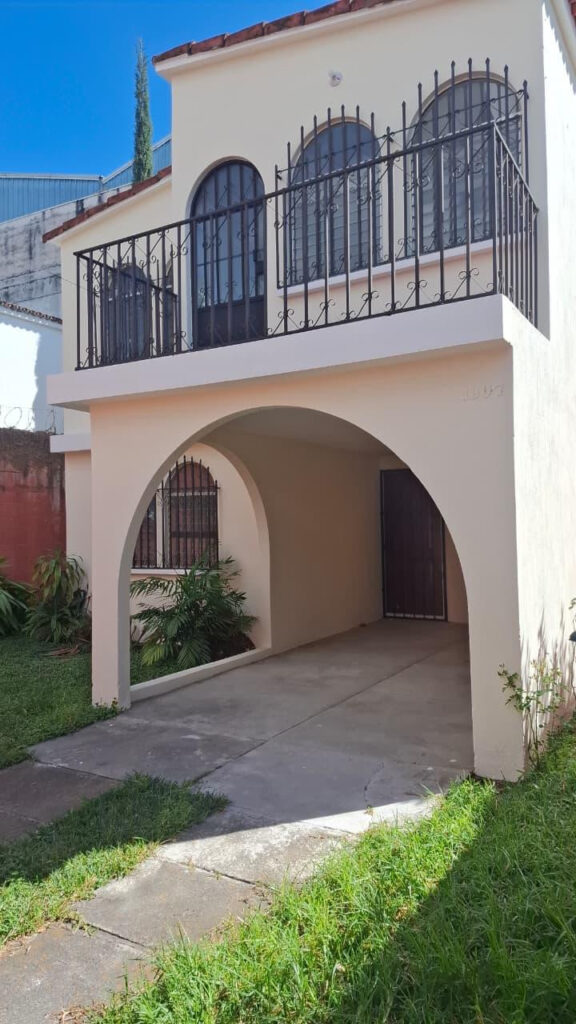 Casa De Renta Para Oficinas O Vivienda En Zona 10. - Vista principal de la propiedad