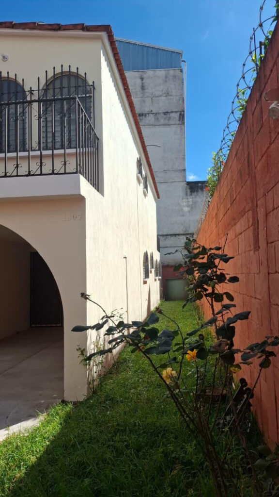 Casa De Renta Para Oficinas O Vivienda En Zona 10. - Foto 4 de 14