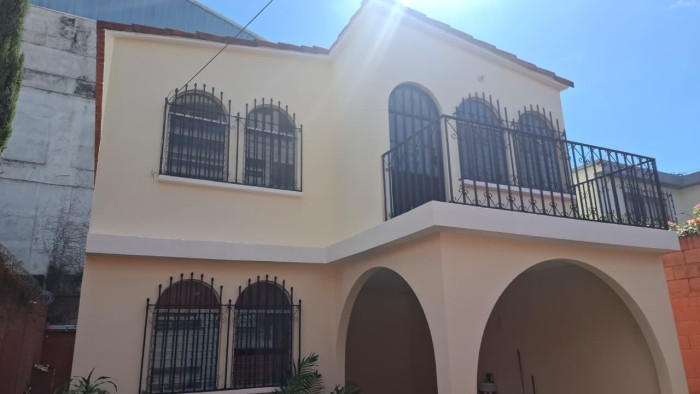 Casa De Renta Para Oficinas O Vivienda En Zona 10. - Foto 2 de 14