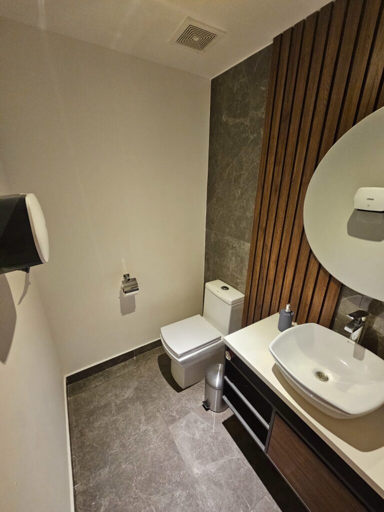 Clínica U Oficina En Alquiler En Edificio Renovati Zona 10 - Foto 5 de 9