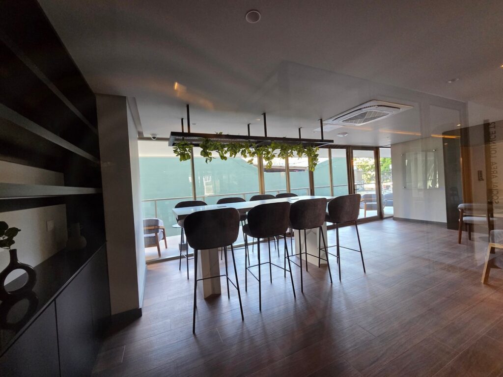 En Alquiler – 4 Avenida 16-20, Zona 10 - Foto 3 de 11