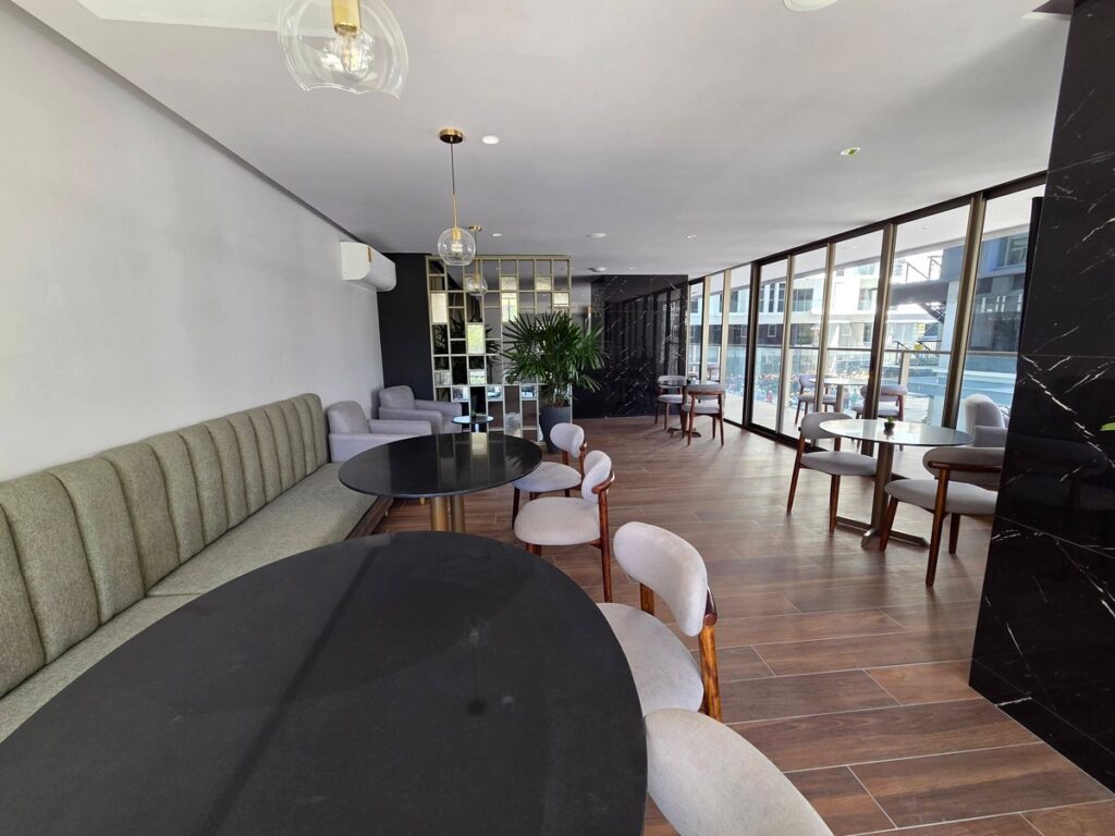 En Alquiler – 4 Avenida 16-20, Zona 10 - Foto 4 de 11