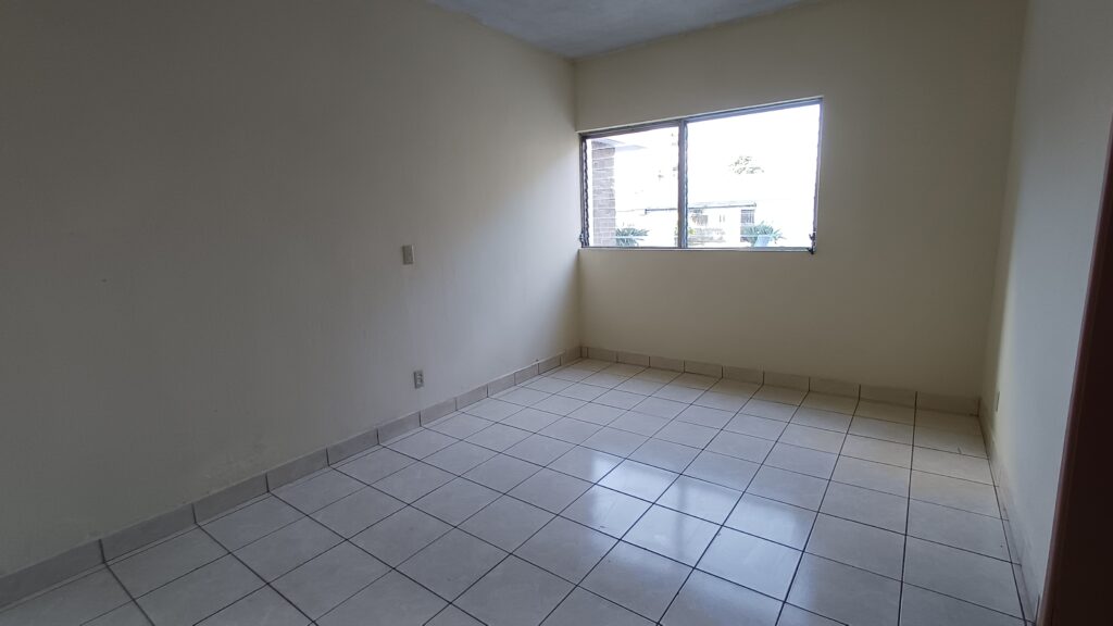 Casa En Renta Con Potencial Comercial – Zona 15 Vh2 (fuera De Garita) - Foto 3 de 15