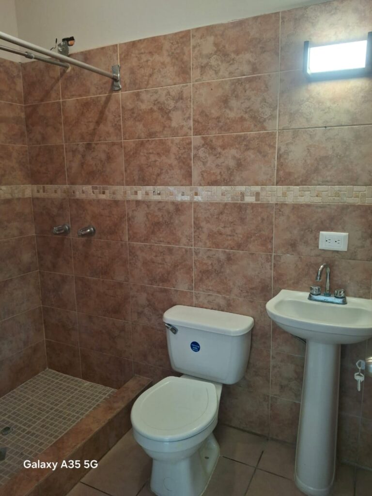 En Alquiler – Rento Casa Cond. Lo De Valdez, Carr. A San Jose Pinula Ref.6903 - Foto 2 de 8